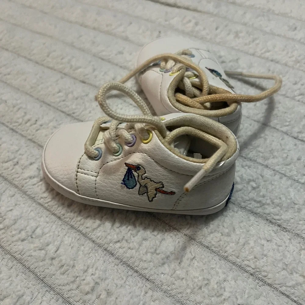 VINTAGE KEDS 21st Century Baby White Stork Embroidered Crib Shoes Size 3 Soft